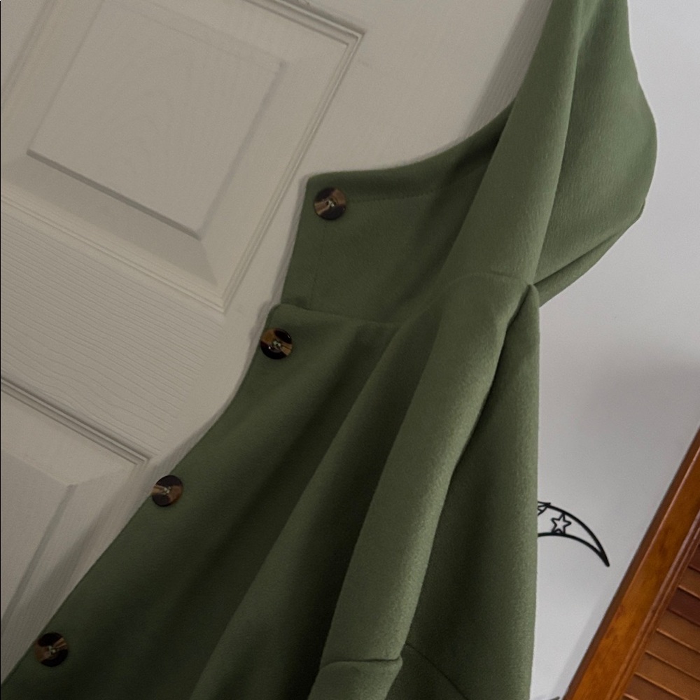 Women's Green Coat - Picture 3 of 4